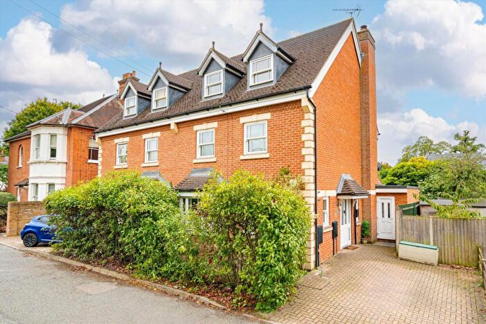5 Bedroom Semi-Detached House For Sale In Pyrcroft Lane, Surrey, KT13