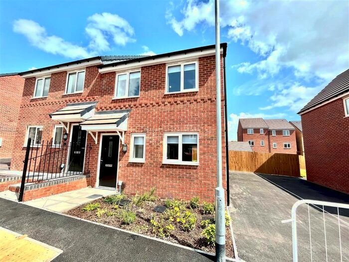 3 Bedroom Property To Rent In Horwood Drive, Gedling, Nottingham, NG4