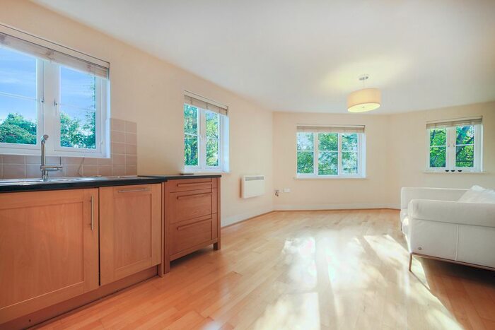 1 Bedroom Flat To Rent In High Path, London, SW19