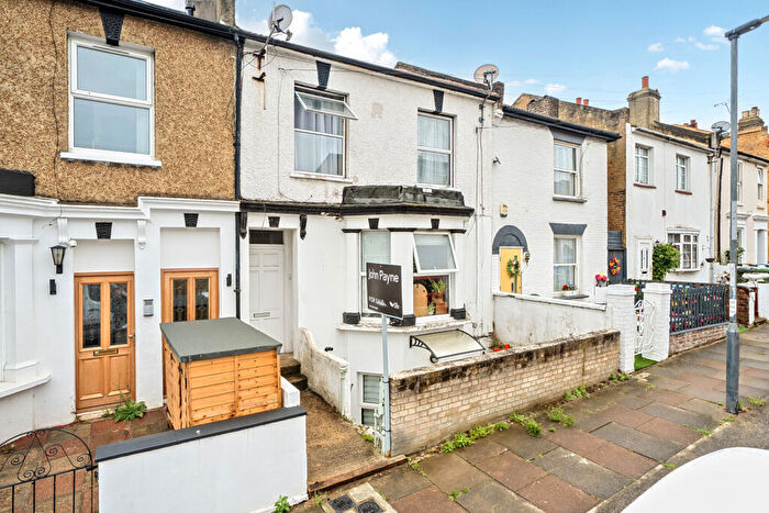 2 Bedroom Apartment For Sale In Llanover Road, Woolwich, SE18