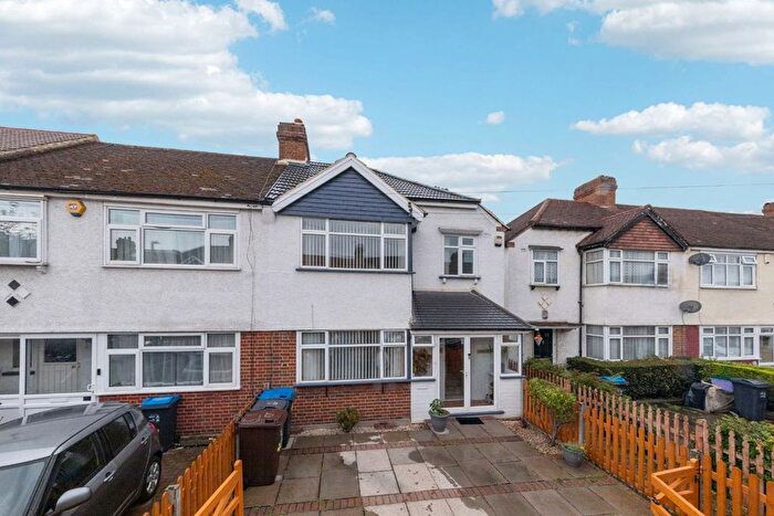 3 Bedroom Semi-detached House For Sale In Lyndhurst Avenue, Streatham, SW16