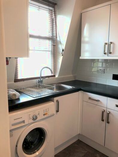 1 Bedroom Flat To Rent In Streatham High Road, London, SW16