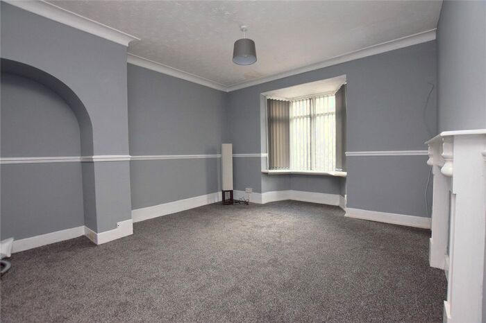 3 Bedroom Flat To Rent In Middleton Park Circus, Leeds, West Yorkshire, LS10
