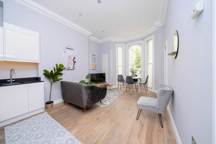 2 Bedroom Flat To Rent In Ladbroke Grove, London, W11