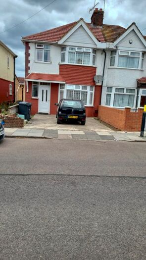 3 Bedroom Terraced House To Rent In Kingsley Avenue, Southall, UB1