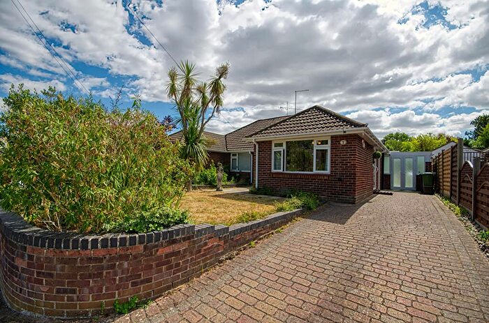 2 Bedroom Semi-Detached Bungalow For Sale In Dean Court, Hedge End, Hampshire, SO30