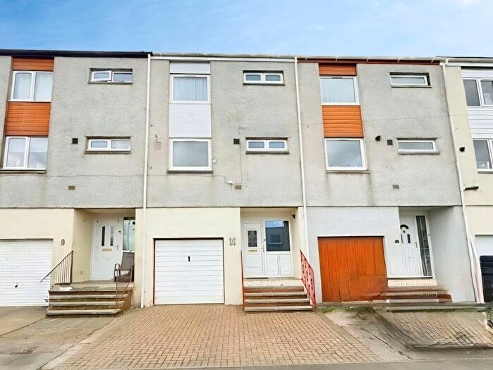 4 Bedroom Town House For Sale In Forres Drive, Glenrothes, KY6