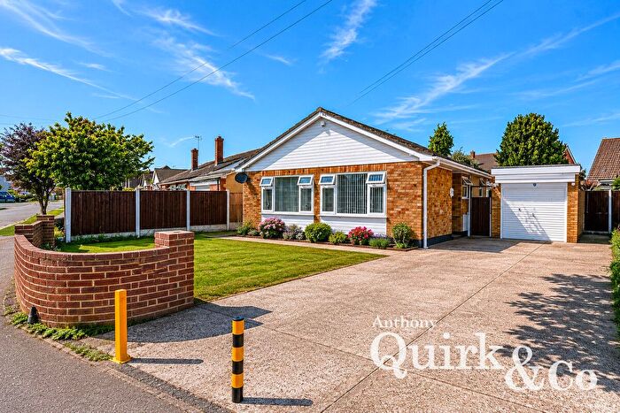 3 Bedroom Detached Bungalow For Sale In Meadway, Canvey Island, SS8