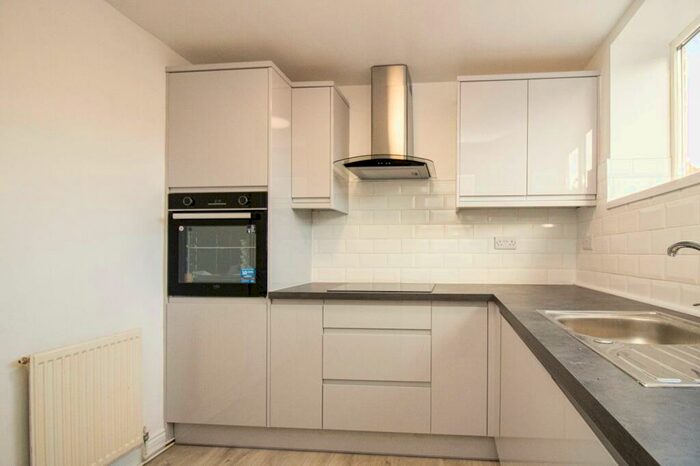 1 Bedroom Flat To Rent In The Poplars, West Bridgford, Nottingham, Nottinghamshire, NG2