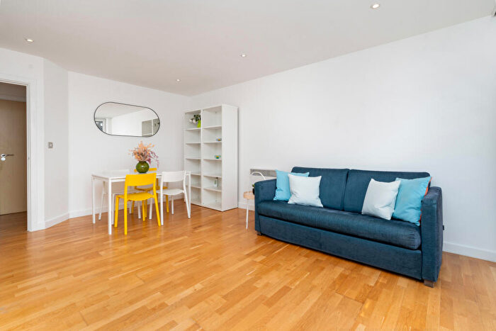 2 Bedroom Apartment To Rent In Coleman Fields, London, N1