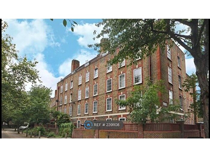 2 Bedroom Maisonette To Rent In Hawkins House, London, SE8