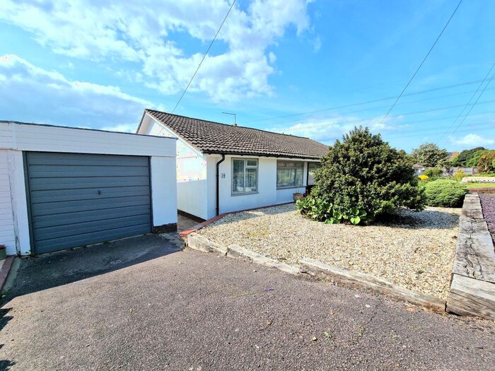 3 Bedroom Bungalow To Rent In Wode Close, Clanfield, Waterlooville, PO8