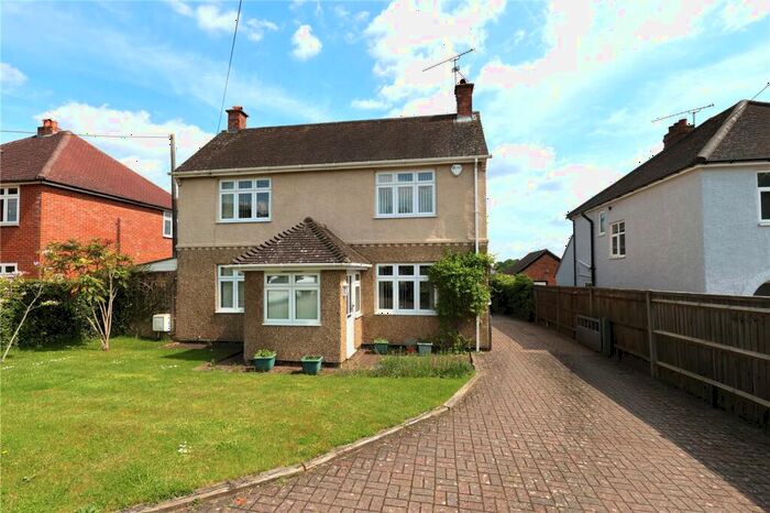 3 Bedroom Detached House For Sale In Farnham Road, Holt Pound, Farnham, Hampshire, GU10