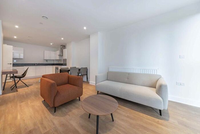 2 Bedroom Flat To Rent In Green Street, Willesden Junction, NW10