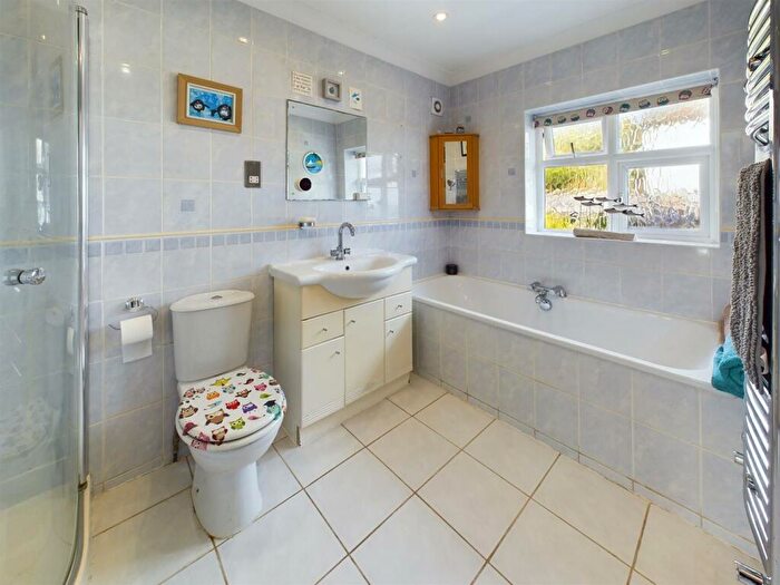 5 Bedroom Semi-Detached House For Sale In St. Andrews Road, Coulsdon, CR5