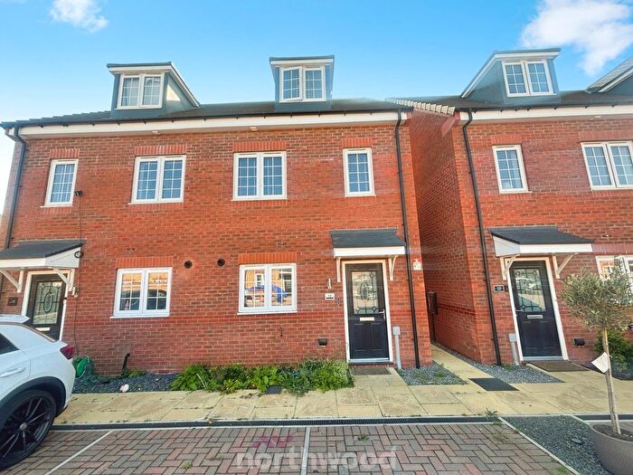 3 Bedroom Semi-Detached House To Rent In Hawke Drive, Dunsville, Doncaster, DN7