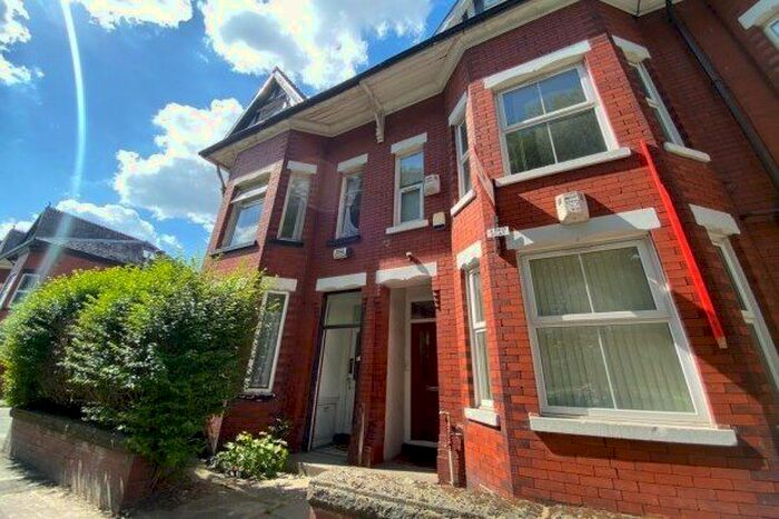 3 Bedroom Flat To Rent In Platt Lane, Manchester, M14