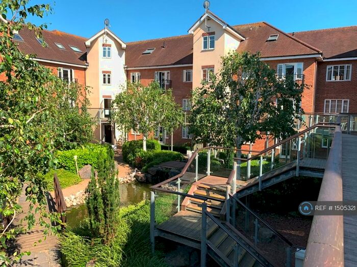 2 Bedroom Flat To Rent In The Quadrangle, Horley, RH6