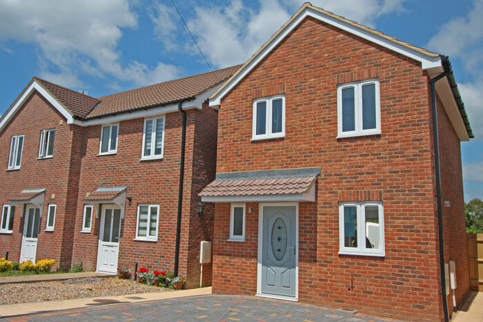 2 Bedroom House To Rent In Tithe Barn, Lymington, SO41