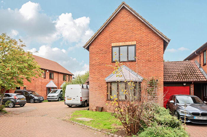 3 Bedroom Detached House For Sale In Mistys Field, Walton-on-Thames, Surrey, KT12