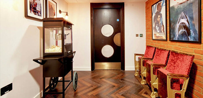 2 Bedroom Apartment To Rent In Royal Exchange, London, KT1