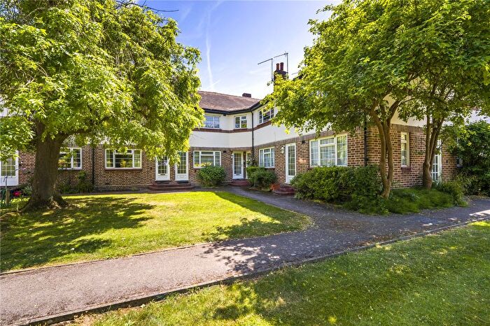 3 Bedroom Maisonette For Sale In Kenilworth Court, Twickenham, TW2