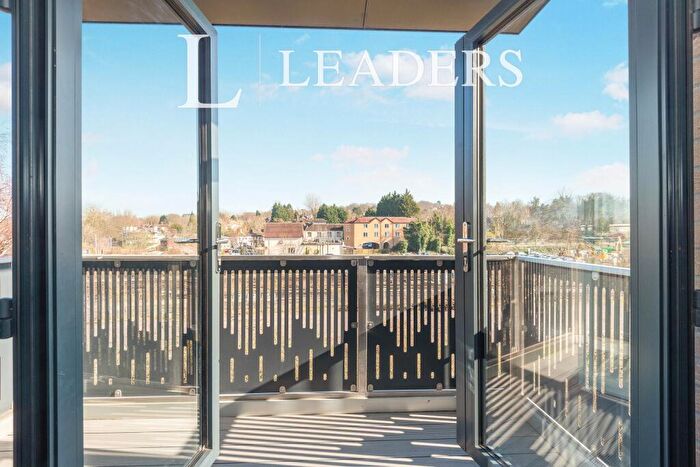 2 Bedroom Flat To Rent In Marketfield Way, Redhill, Surrey, RH1
