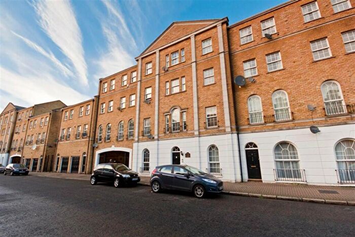 1 Bedroom Flat To Rent In Elizabeth Square, London, SE16