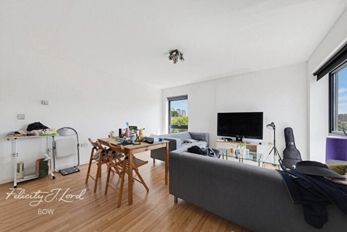 2 Bedroom Apartment For Sale In Mostyn Grove, London, E3