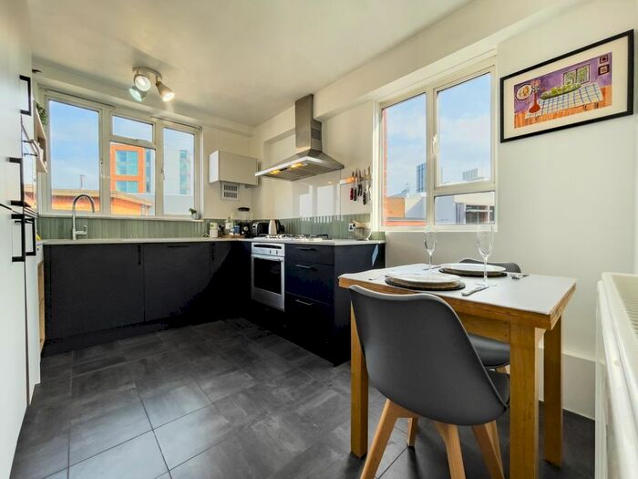 2 Bedroom Flat To Rent In Gee Street, Old Street, EC1V