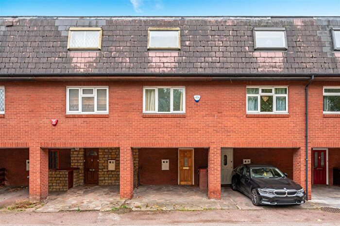 3 Bedroom Town House For Sale In North Road, London, SW19
