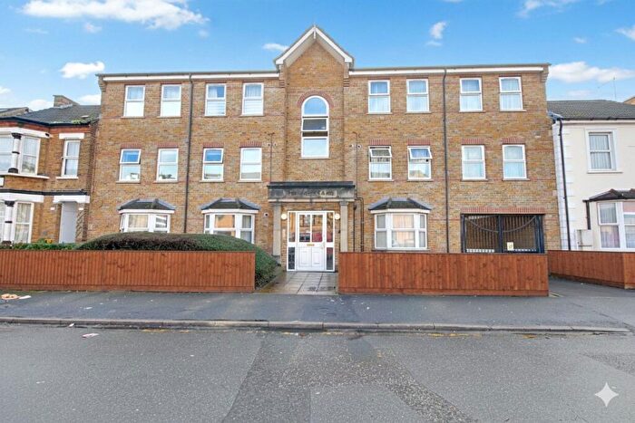1 Bedroom Flat For Sale In Ingersoll Road, Enfield, EN3