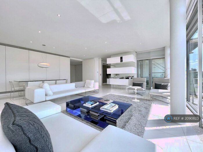 2 Bedroom Flat To Rent In Montevetro, London, SW11