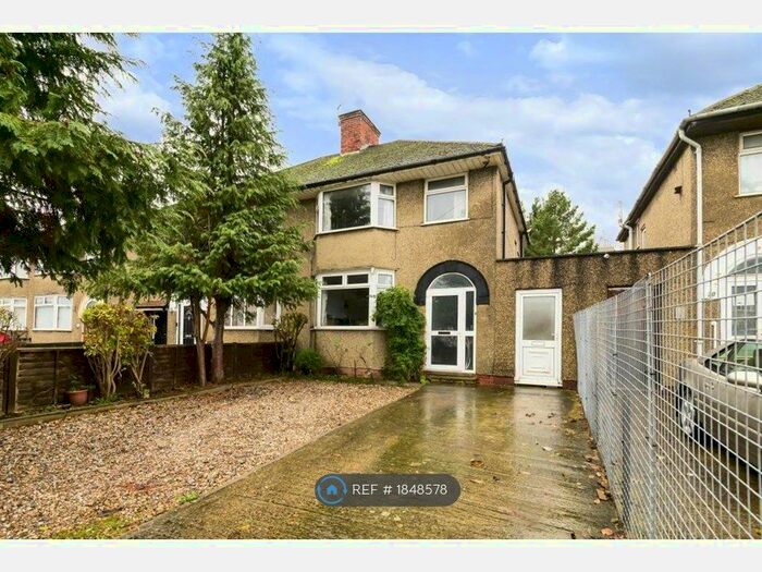 3 Bedroom Semi-Detached House To Rent In Littlemore Road, Oxford, OX4