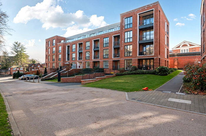 2 Bedroom Flat For Sale In Bedivere House, Fellowes Rise, Winchester, Hampshire, SO22