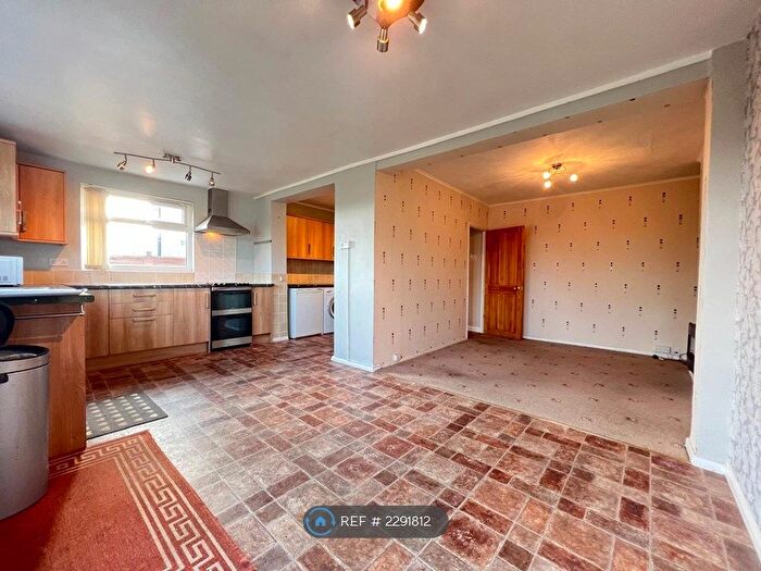 3 Bedroom Semi-Detached House To Rent In Havering Road, Romford, RM1