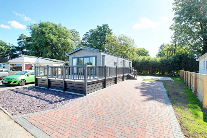 2 Bedroom Park Home For Sale In The Willows, Maltby Le Marsh, Alford, LN13