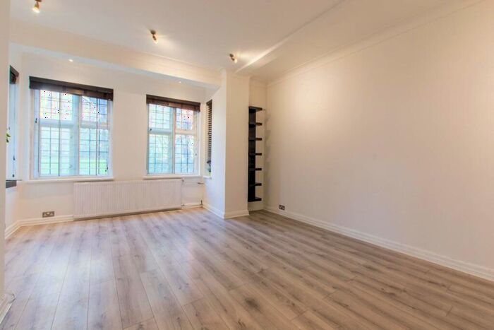 2 Bedroom Flat For Sale In Wellington Road, St John's Wood, London, NW8