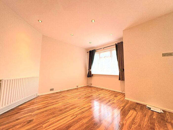 3 Bedroom Semi-Detached House For Sale In Boxtree Lane, Harrow, HA3