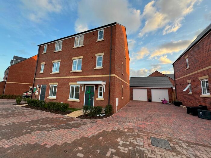 4 Bedroom Property To Rent In Desborough Road, Rothwell, Kettering, NN14