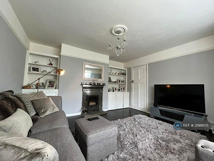 3 Bedroom Terraced House To Rent In Norcot Road, Reading, RG30