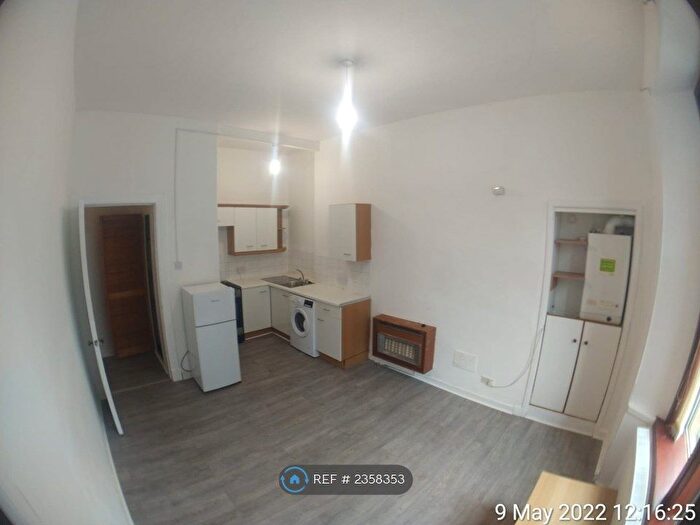 1 Bedroom Flat To Rent In Newlands Road, Glasgow, G44