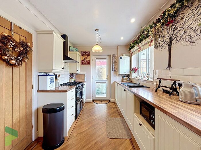 2 Bedroom Semi-Detached Bungalow For Sale In Glencoe Avenue, Hoddlesden, Darwen, BB3