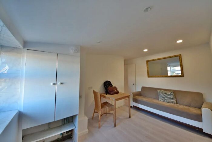 1 Bedroom Flat To Rent In Axminster Road, Holloway, London, N7