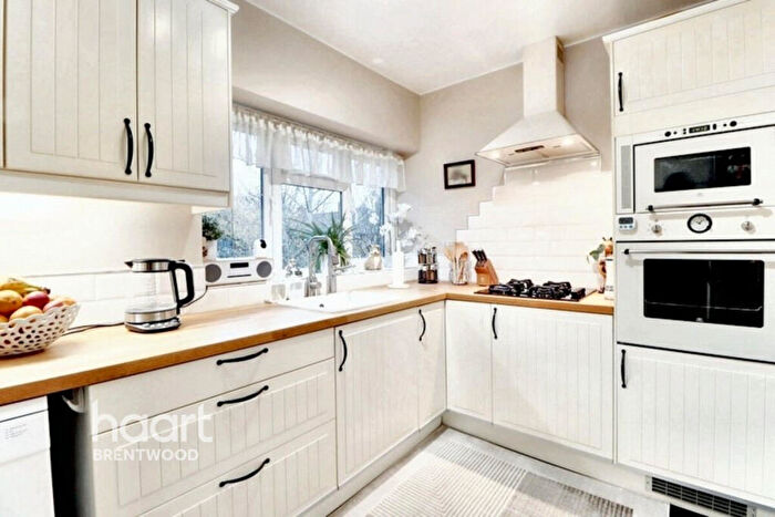 2 Bedroom Apartment For Sale In St Stephens Crescent, Brentwood, CM13