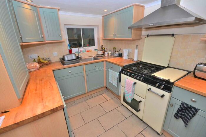 3 Bedroom Terraced House To Rent In Donnington Gardens, Reading, Berkshire, RG1