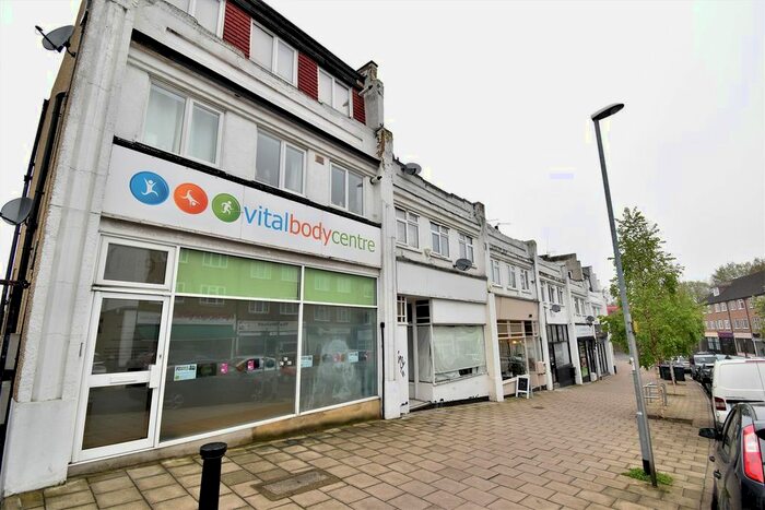 1 Bedroom Flat To Rent In Chiltern Drive, Berrylands, Surbiton, KT5