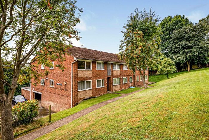 1 Bedroom Flat To Rent In Windsor Drive, High Wycombe, HP13