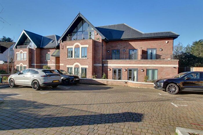 2 Bedroom Apartment For Sale In Dessaline Lodge, Bush Hill, N21