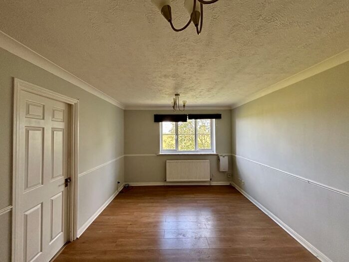 1 Bedroom Flat To Rent In Caroline Place, Harlington, Hayes, UB3